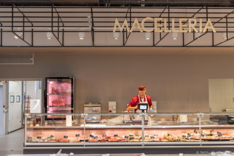 Servizio fotografico degli interni del supermercato "I Rossi" di Cigole realizzato per AHT Cooling Systems