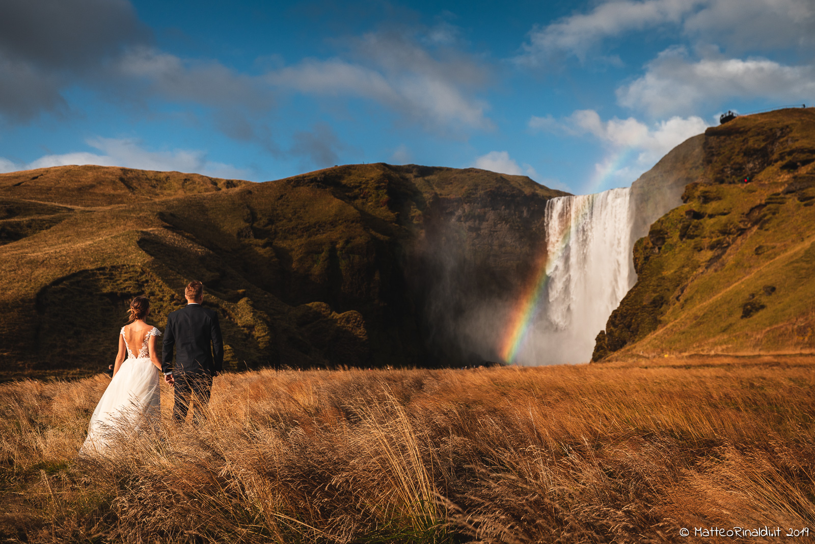 Coppia di sposi in una location da sogno, l'Islanda