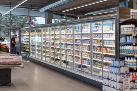 Servizio fotografico di interni al supermercato "I Rossi" di Cigole con espositori refrigerati realizzati dalla AHT Cooling Systems