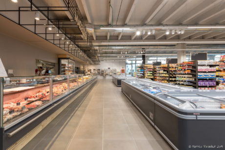 Servizio fotografico degli interni del supermercato "I Rossi" di Cigole realizzato per AHT Cooling Systems
